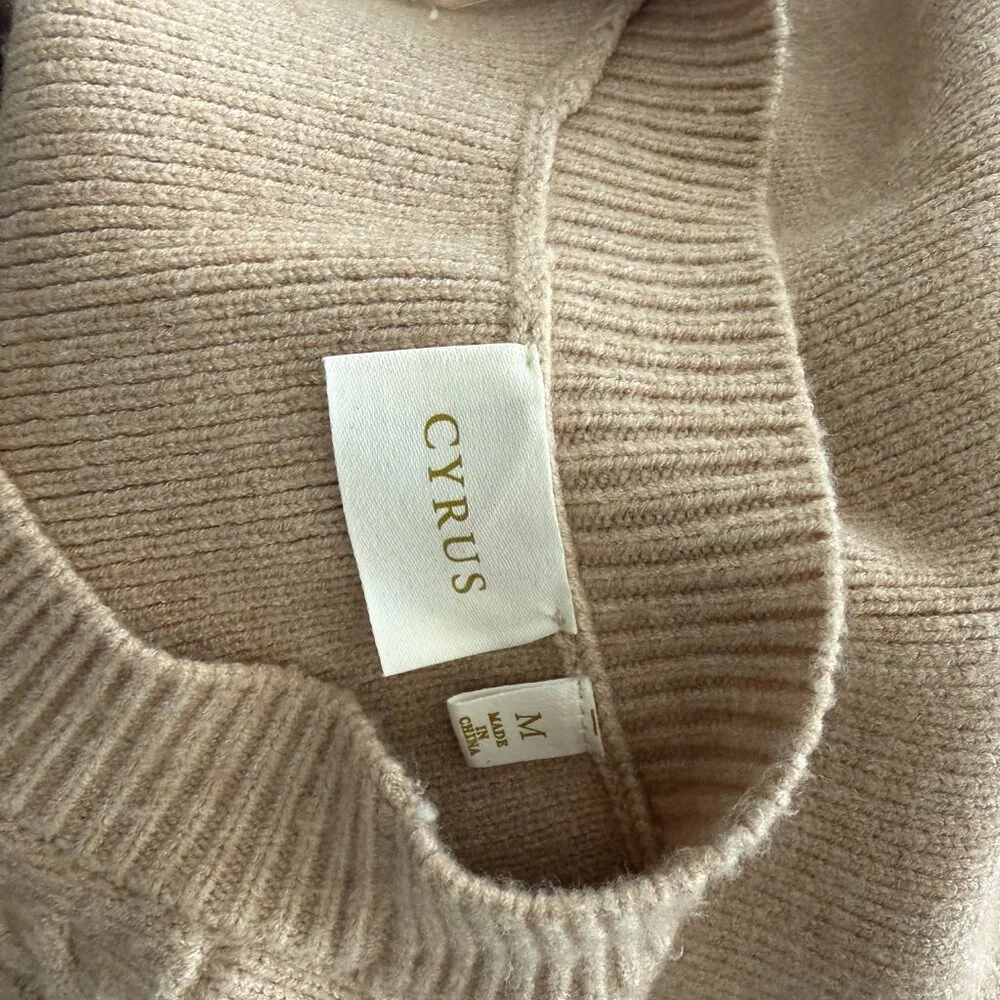 NWOT Cyrus medium cream sweater vest - Picture 3 of 5